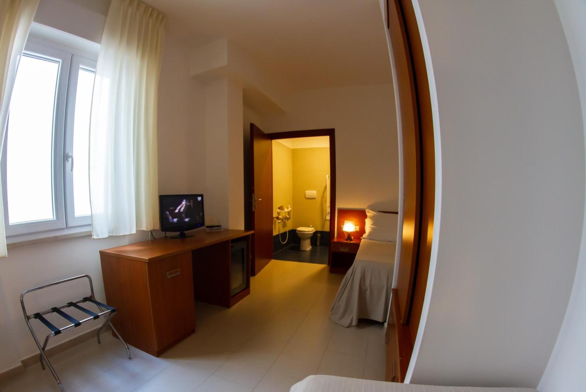 Hotel Miramare Latina Quarto foto
