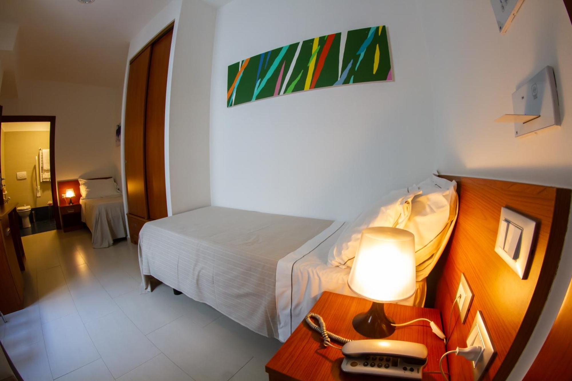 Hotel Miramare Latina Quarto foto