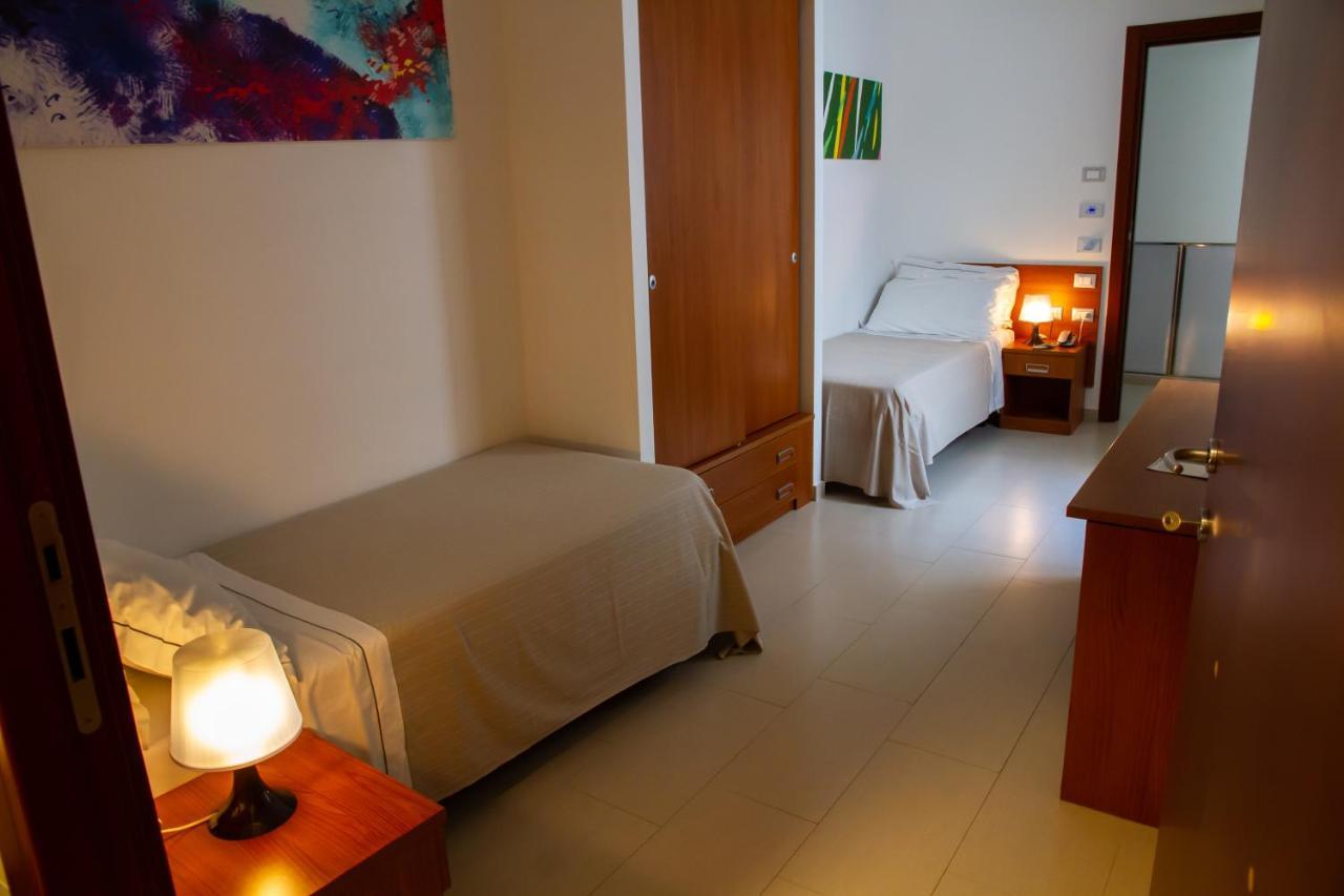 Hotel Miramare Latina Quarto foto